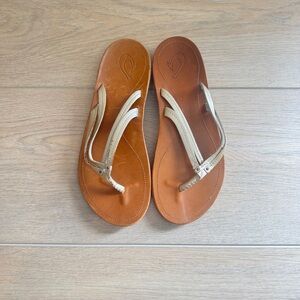 OluKai U’l Bubbly Sahara Leather Sandals size 10